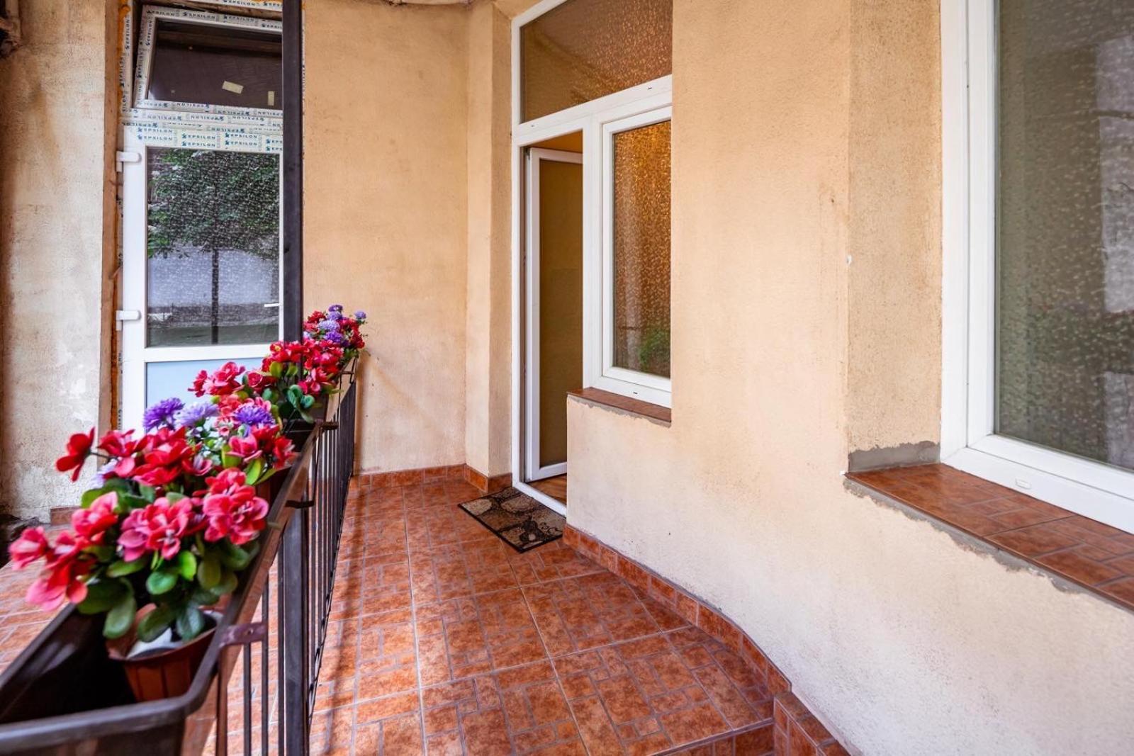 2 Rooms Central Anna Apartment Λβιβ Εξωτερικό φωτογραφία